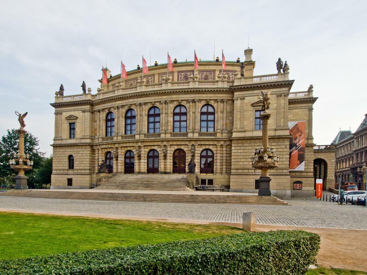 Next To Old Town Square By Rentego *